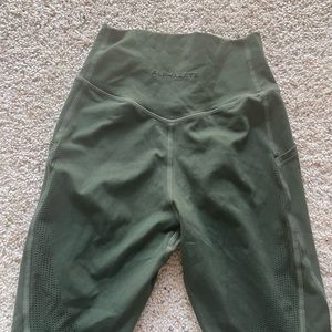 Alphalete leggings in dark green